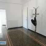 Affitto 5 camera appartamento di 135 m² in Genoa