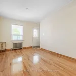 5 bedroom house of 699 sq. ft in Toronto