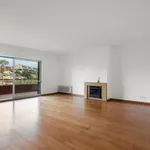 Rent 4 bedroom apartment of 220 m² in Cascais