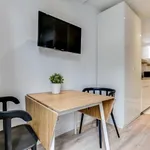 Appartement de 215 m² avec 1 chambre(s) en location à Paris