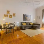 Rent 1 bedroom apartment of 484 m² in Lisbon