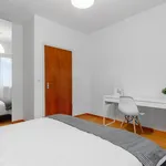 Miete 6 Schlafzimmer wohnung von 90 m² in Neuss