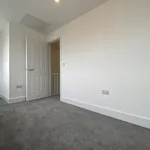 Rent 3 bedroom flat in East Midlands