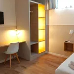 Rent 1 bedroom apartment of 10 m² in Madrid