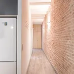 Rent 5 bedroom apartment of 90 m² in Barcelona