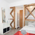 Rent a room of 120 m² in lisbon