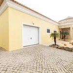 Rent 4 bedroom house of 250 m² in Luz