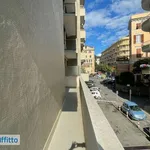 Affitto 3 camera appartamento di 64 m² in Genoa