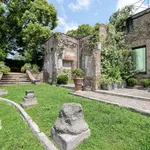 Rent 5 bedroom house of 453 m² in Roma