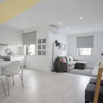 Rent 5 bedroom apartment of 65 m² in Porto