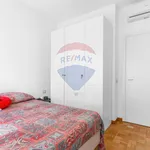 Rent 2 bedroom apartment of 65 m² in Milano