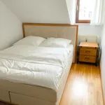 Miete 3 Schlafzimmer wohnung von 1076 m² in Frankfurt