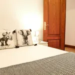 Rent a room of 200 m² in Madrid