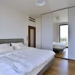 Pronajměte si 4 ložnic/e byt o rozloze 129 m² v Prague