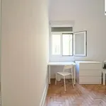 Rent 16 bedroom apartment in Lisbon