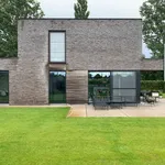 Huur 3 slaapkamer huis van 690 m² in Sijsele