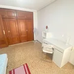 Rent a room of 100 m² in valencia