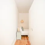 Rent 1 bedroom apartment of 60 m² in Porto