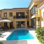 Rent 4 bedroom house of 295 m² in Marbella