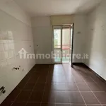 Affitto 5 camera appartamento di 120 m² in Naples