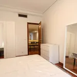 Rent a room of 275 m² in madrid