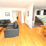 Rent 2 bedroom flat in Elmbridge