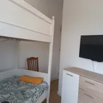 Rent a room of 180 m² in Amadora