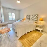 Alquilo 3 dormitorio apartamento de 135 m² en Elviria