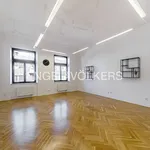 Pronajměte si 4 ložnic/e byt o rozloze 110 m² v Prague