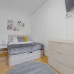 Rent a room of 180 m² in madrid