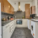 Rent 6 bedroom flat in Leeds