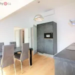 Pronajměte si 3 ložnic/e byt o rozloze 74 m² v Praha