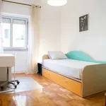 Rent a room of 60 m² in lisbon