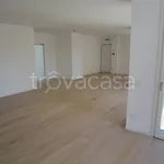 Affitto 5 camera appartamento di 181 m² in Milano