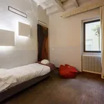 Rent 1 bedroom apartment of 60 m² in Florence