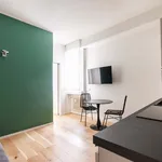 Rent 4 bedroom apartment of 40 m² in Milan