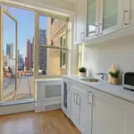 Rent 4 bedroom apartment of 278 m² in Manhattan