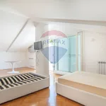 Rent 8 bedroom house of 320 m² in Roma