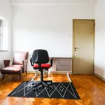 Rent 4 bedroom apartment in Lisbon