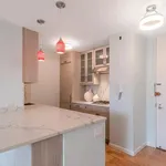 Rent 2 bedroom apartment of 91 m² in New York