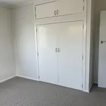 Rent 3 bedroom house in Kaipātiki