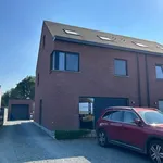 Maison de 220 m² avec 4 chambre(s) en location à Zele