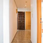 Rent a room of 90 m² in valencia