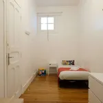 Rent a room of 120 m² in lisbon