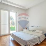 Rent 8 bedroom house of 320 m² in Rome