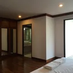 Rent 4 bedroom apartment of 330 m² in Bangkok