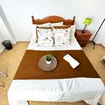 Rent a room of 110 m² in Valencia