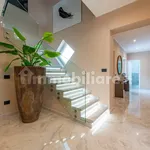 Rent 5 bedroom house of 380 m² in Rome