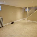 Maison de 2325 m² avec 3 chambre(s) en location à Toronto (Bedford Park-Nortown)