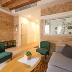 Rent 3 bedroom apartment in barcelona